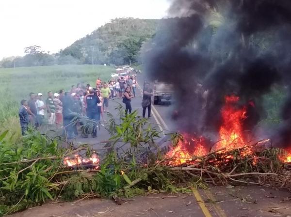 Moradores de União bloqueiam rodovia PI-112 contra aumento de passagem